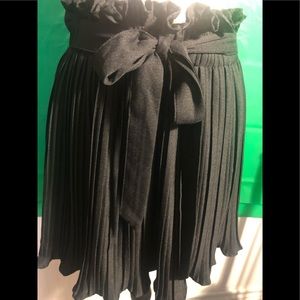 Haute Monde Juniors size M black NWT Pleated skirt